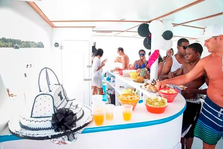 Private Catamaran Party in Punta Cana — Bávaro Boat Tour with Drinks photo 5