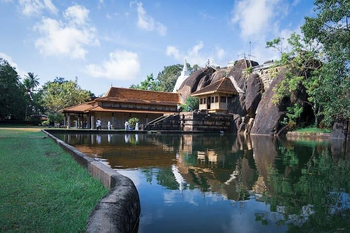 4-Day Sigiriya, Anuradhapura & Polonnaruwa Tour with Minneriya Safari