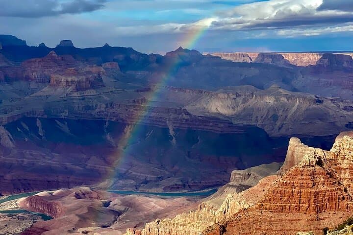 Private Grand Canyon Rim-to-Canyon Hike with El Tovar Lunch photo 3