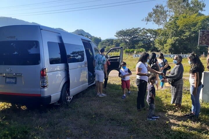 Door-to-Door Shuttle from El Tunco to Antigua or El Paredón — Direct Hotel Transfers photo 2