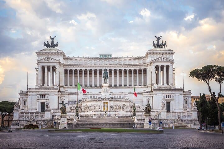 Private Walking Tour of Rome's Iconic Squares: Navona, Pantheon & Spanish Steps photo 2