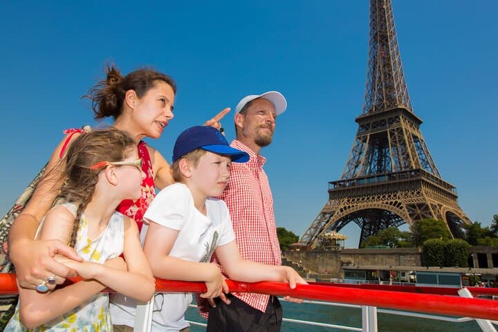 Seine River Sightseeing Cruise — Bateaux Mouches 70-Minute Tour in Paris photo 2