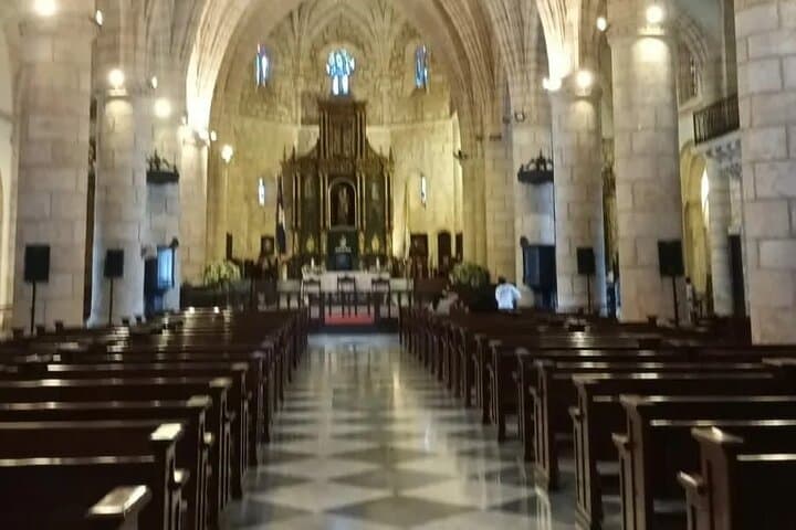 Santo Domingo: Full-Day Colonial Tour with Lunch and Los Tres Ojos