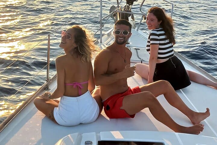 Sunset Sailing in Barcelona: Port Olímpic Cruise with Open Bar photo 2