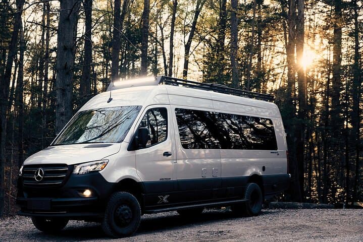 Auckland Airport Luxury Minibus Transfers — Private Door-to-Door Service