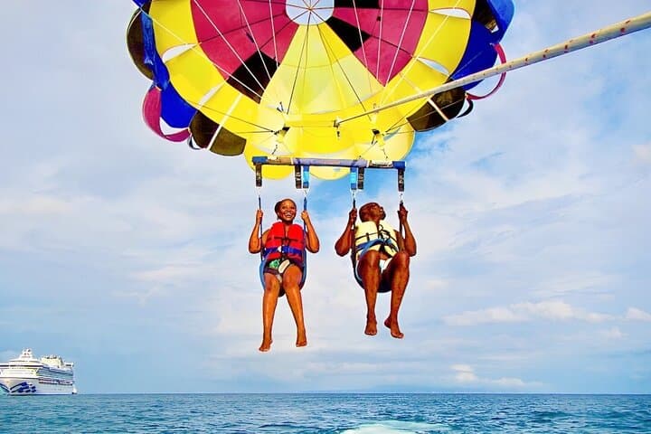 Bali Romantic Parasailing, Uluwatu Temple & Jimbaran Seafood Private Tour