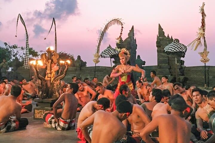 Bali Romantic Parasailing, Uluwatu Temple & Jimbaran Seafood Private Tour photo 5
