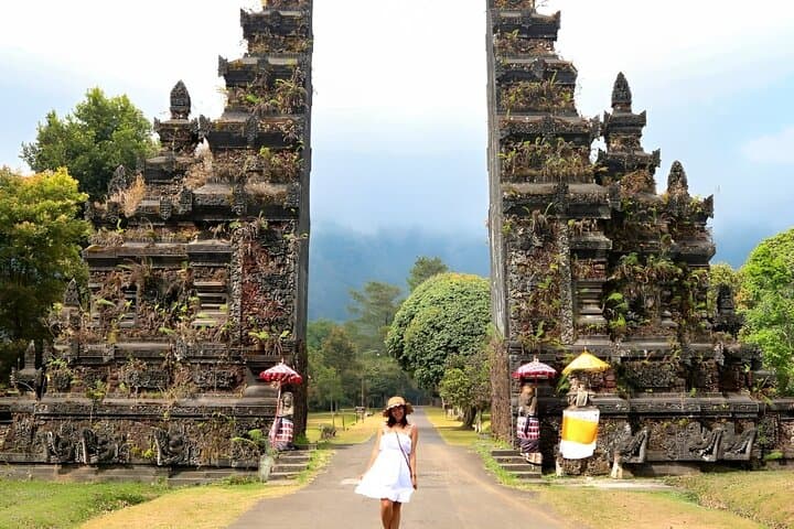 Bali Instagram Tour: Banyumala Waterfall, Handara Gate & Ulun Danu Temple photo 4
