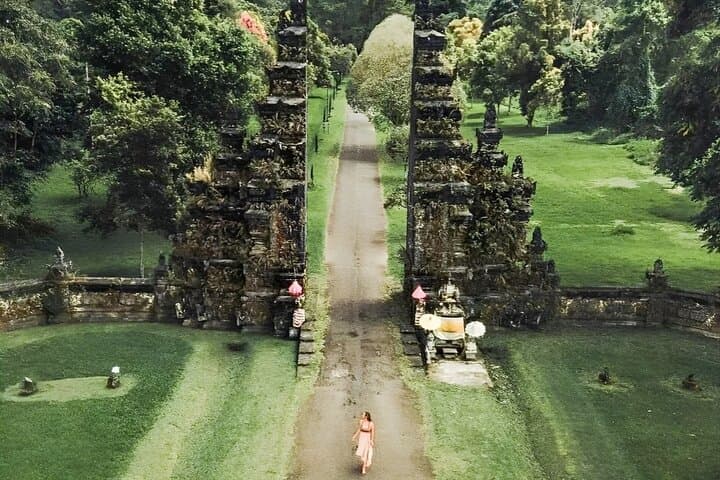 Bali Instagram Tour: Banyumala Waterfall, Handara Gate & Ulun Danu Temple photo 3