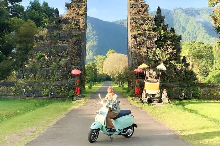 Bali Instagram Tour: Banyumala Waterfall, Handara Gate & Ulun Danu Temple photo 6