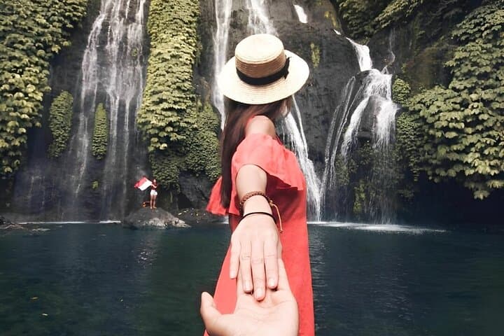 Bali Instagram Tour: Banyumala Waterfall, Handara Gate & Ulun Danu Temple photo 2