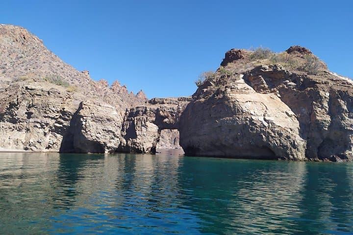 Exploring the Islands of Loreto: Danzante & Carmen Private Boat Tour