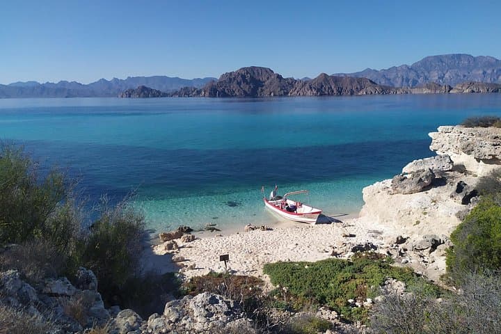 Exploring the Islands of Loreto: Danzante & Carmen Private Boat Tour photo 2