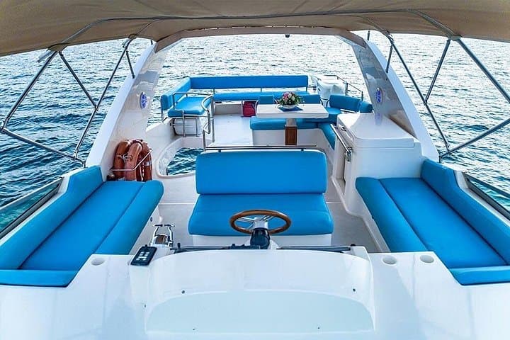 Sunset Yacht Cruise Dubai Marina to Atlantis on Bluemoon 64ft photo 3