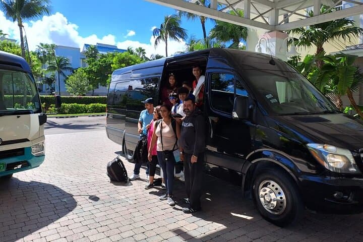 Private Guided Nassau Island Tour: Fort Fincastle, Graycliff & Arawak Cay in 3 Hours photo 2