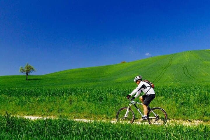 E-Bike Chianti Countryside Tour with Lunch & Wine Tasting