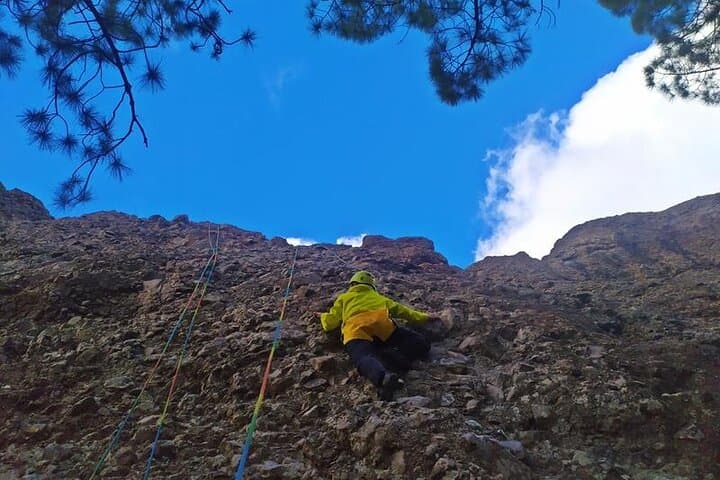 Sunset Climb on Gran Canaria: 3-Hour Coastal Rock Adventure