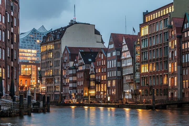 Private Transfer Copenhagen to Hamburg with 2-Hour Egeskov Castle Stop in Odense