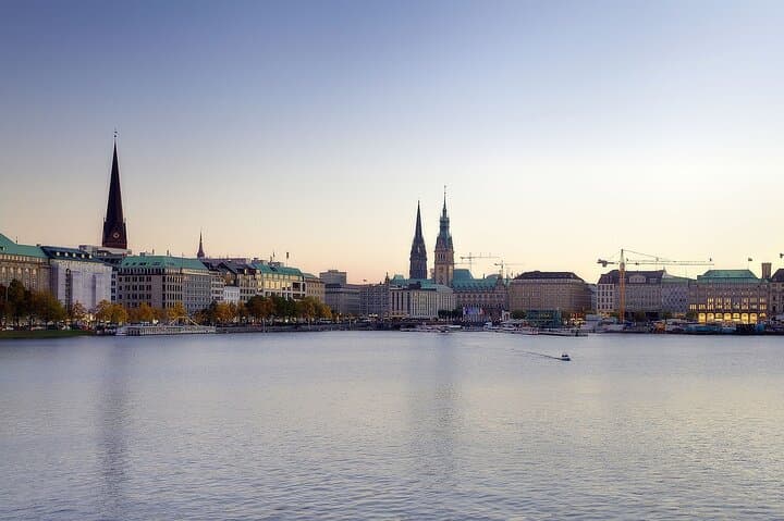 Private Transfer from Bremen to Hamburg with Scenic 2-Hour Stop photo 3
