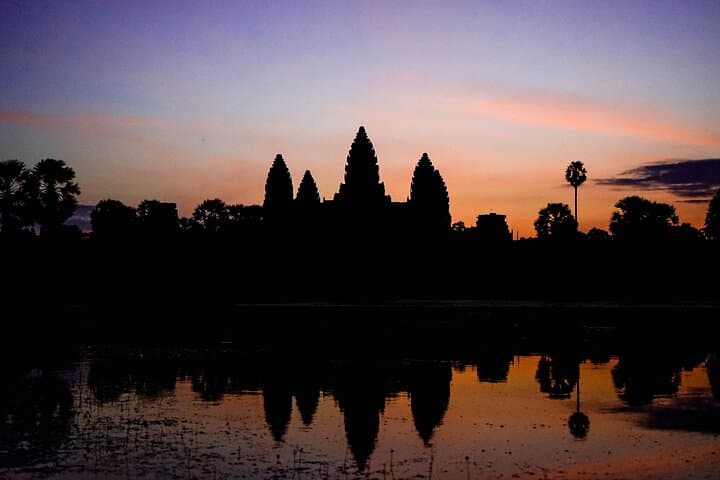 Angkor Sunrise Vespa Tour: Watch Angkor Wat Wake from a Vespa photo 4