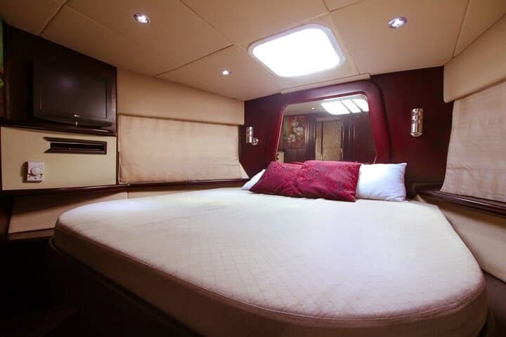 Dubai 2-Hour Private Yacht Cruise Around Burj Al Arab | 50ft Luxury Yacht Tour photo 5