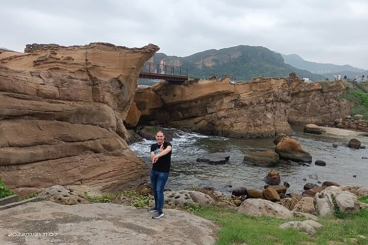 Taipei Memory: 48-Hour City Walking Tour and Coastal Outskirts photo 3