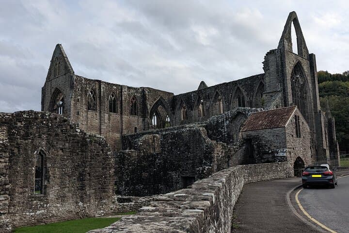 Private Full-Day Wye Valley Tour: Castles, Abbeys & Roman Caerleon
