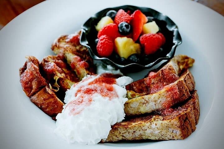 Experience Honolulu: Sunrise Whale Watching and Breakfast Cruise photo 3