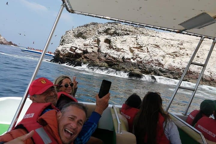 Paracas Ballestas Islands and Huacachina Dune Buggy & Sandboarding Day Trip from Lima photo 2