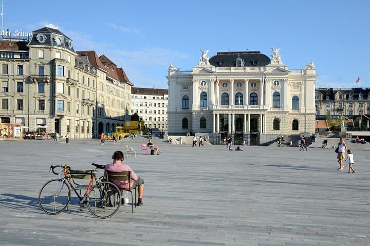 Venice to Zurich Private Transfer with 2-Hour Milan Stop — Duomo Visit photo 4