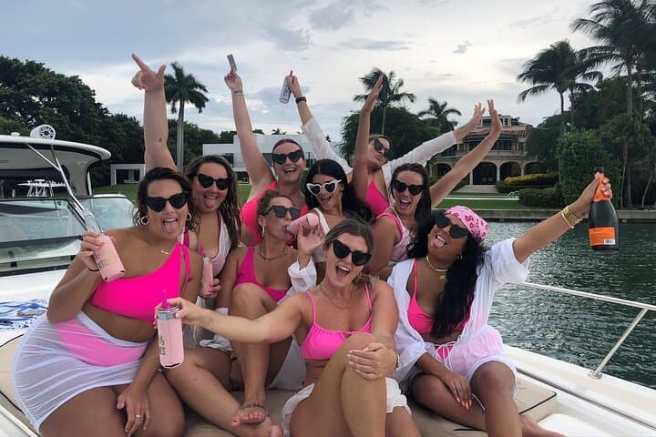 Cruise South Beach: 50’ Sundancer Yacht Rental in Biscayne Bay photo 4