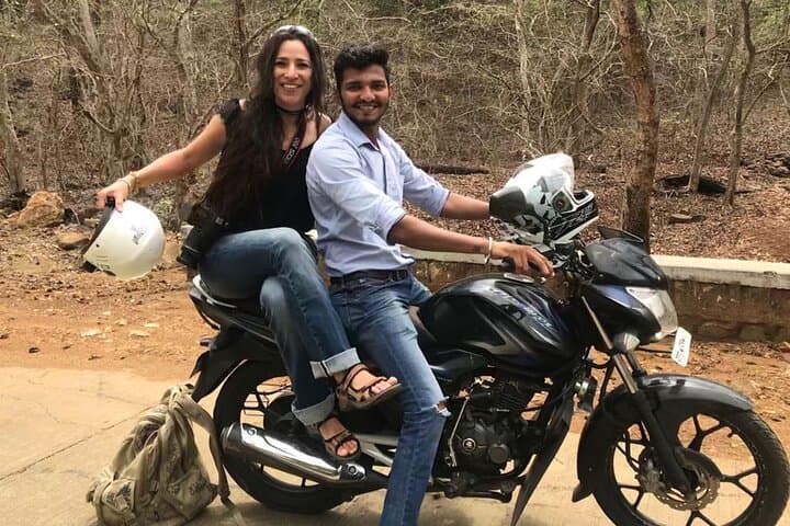 Mumbai Motorbike Sightseeing: Fast-Track City Highlights on Two Wheels photo 4