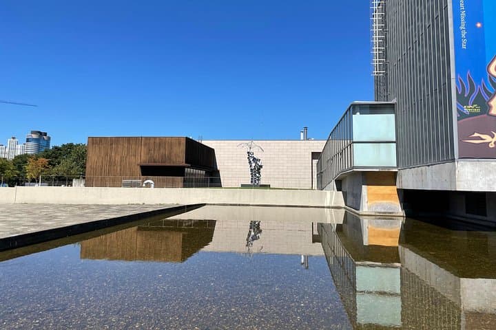 Songpa Walking Tour: 3-Hour Local Lake, Park & Lotte World Tower Experience photo 3