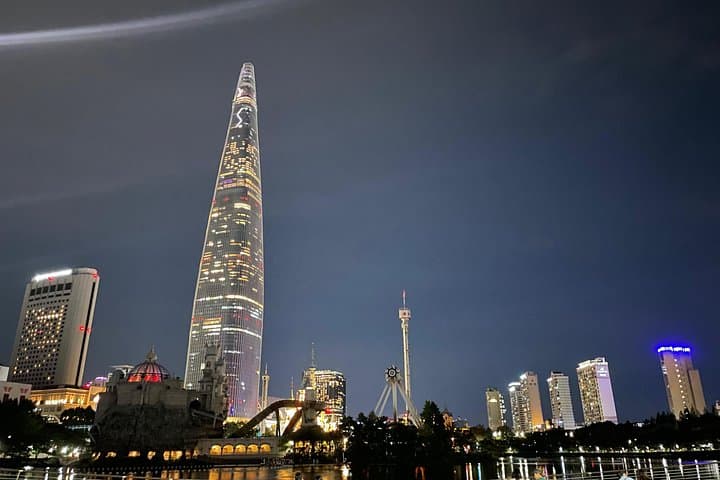 Songpa Walking Tour: 3-Hour Local Lake, Park & Lotte World Tower Experience photo 4