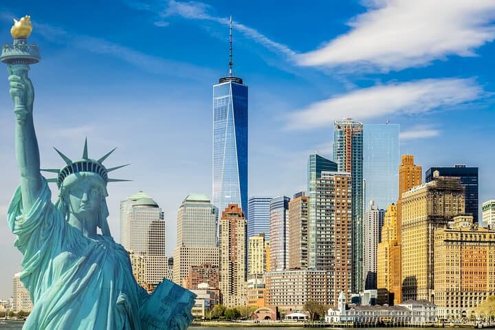 Downtown New York Highlights: Private Walking Tour of the Financial District & One World