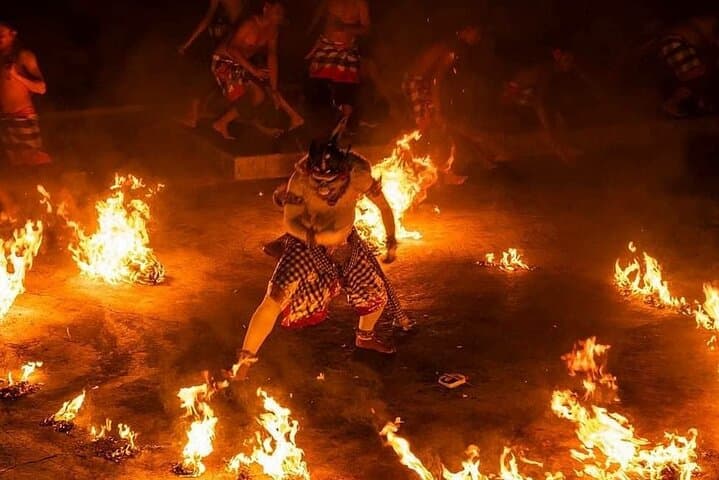 Uluwatu Temple & Kecak Fire Dance Sunset Tour with Private Car