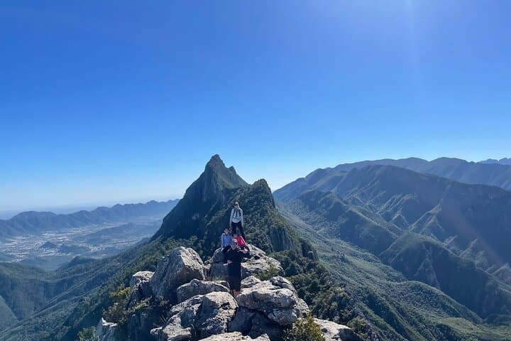 La M Summit Hike in Chipinque: Guided Morning Hike from San Pedro