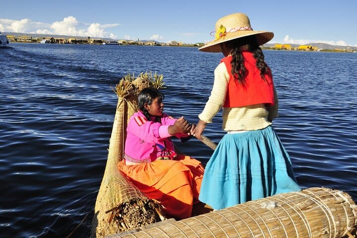 Oruro to Puno Private Transfer with Uros Floating Islands Visit photo 2