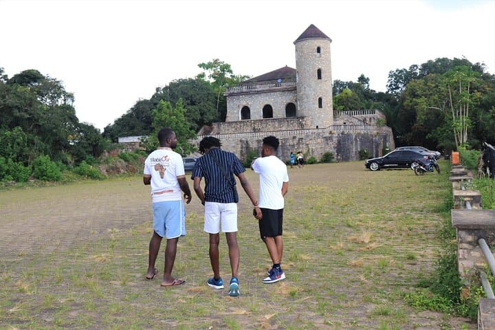 Kpalimé & Mount Agou Day Trip: Hike, Handicrafts and Womé Waterfall Swim