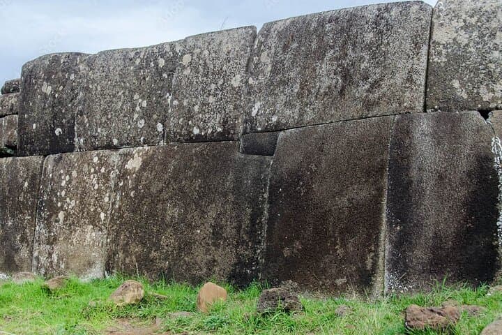 Private Full-Day Easter Island Highlights — South & East Moai Tour photo 2