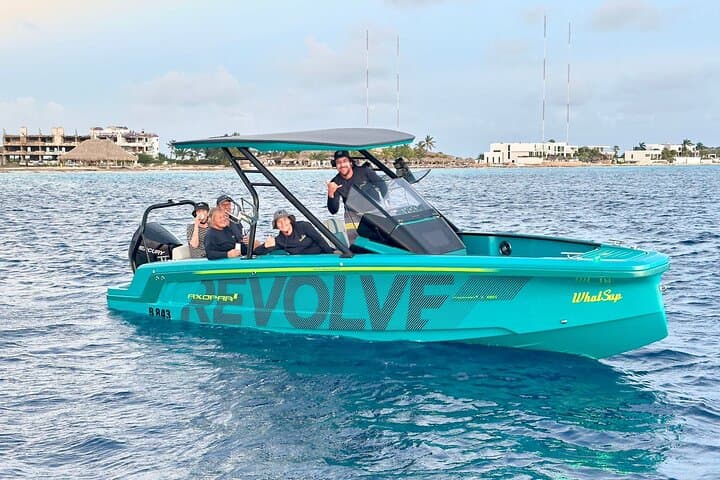 Private REVOLVE Watersport Boat Tour in Bonaire — Wakeboard, Waterski & Towables photo 2