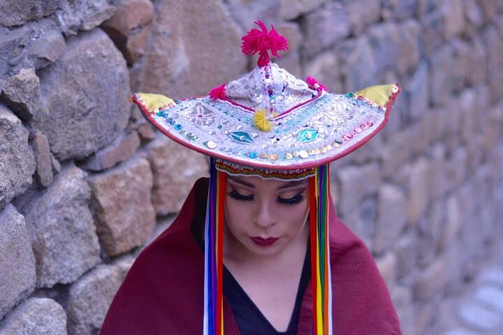 Puno to Oruro Private Transfer with Uros Islands Stop — Lake Titicaca Sightseeing