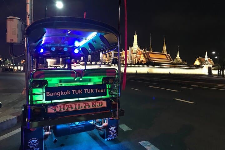 Bangkok Night Tuk-Tuk & Street Food Tour: Temples, Chinatown & Flower Market photo 4