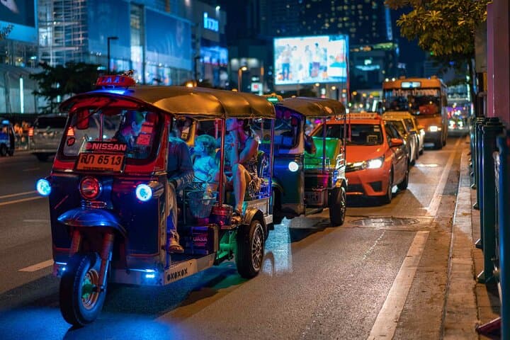 Bangkok Night Tuk-Tuk & Street Food Tour: Temples, Chinatown & Flower Market photo 2