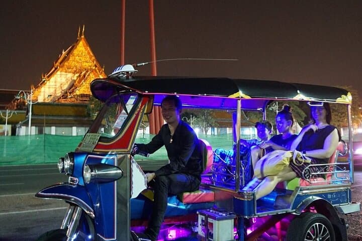 Bangkok Night Tuk-Tuk & Street Food Tour: Temples, Chinatown & Flower Market photo 5