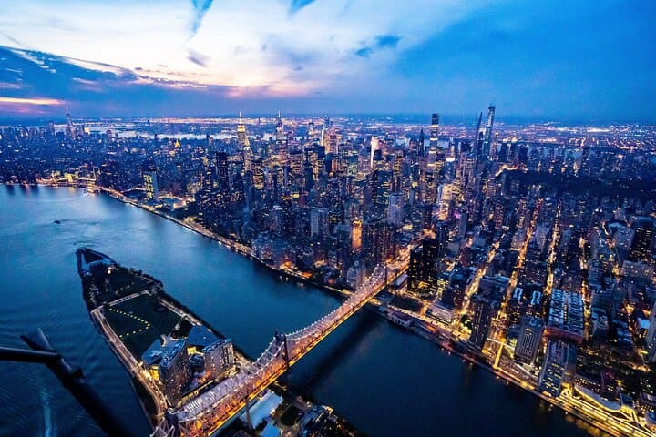 Private Westchester Helicopter Tour — NYC Skyline, Statue of Liberty & Sunset Flights photo 5