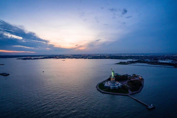 Private Westchester Helicopter Tour — NYC Skyline, Statue of Liberty & Sunset Flights photo 6