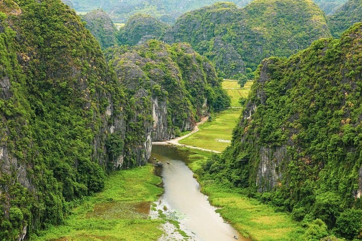 Ninh Binh Day Trip from Hanoi: Hoa Lu, Tam Coc Sampan & Countryside Cycling photo 1