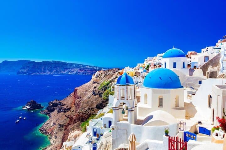 Private 7-Hour Santorini Shore Excursion — Oia, Akrotiri, Caldera & Black Sand Beaches