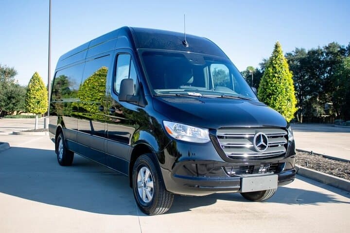 Private Minibus Transfer from MSY or New Orleans Cruise Port to Downtown photo 4